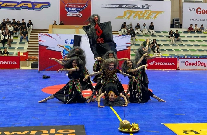 GetART SMA 4 Samarinda Tampil Memukau di DBL 2025 dengan Tarian Kuyang