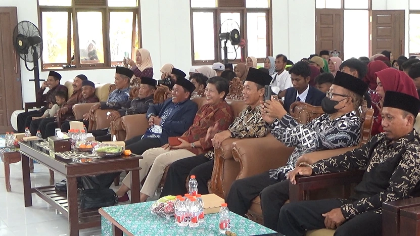 Perpisahan Al-Munawwaroh 2025: Memperkuat Ukhuwah dan Tekad Meraih Cita-Cita