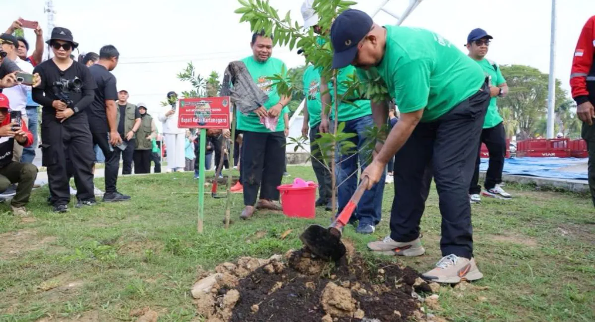 Peringati Hari Lingkungan Hidup, Bupati Kukar Edukasi Sekolah Wujudkan Lingkungan Lewat Bank Sampah