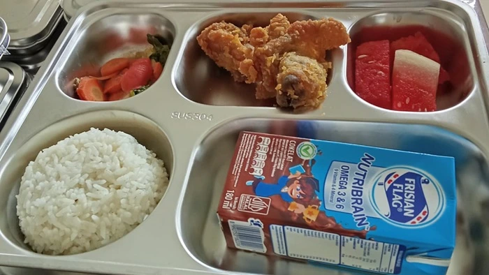 Menu program MBG SDN 011 Tenggarong Hari Pertama
